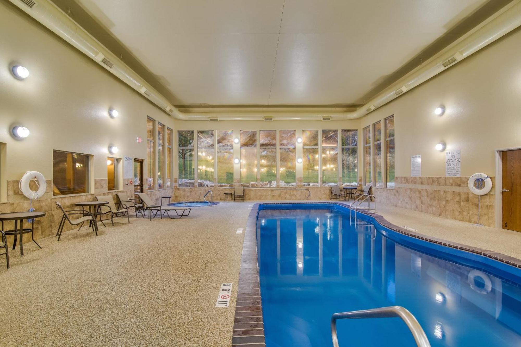 Holiday Inn Express & Suites Custer-Mt Rushmore Exteriör bild