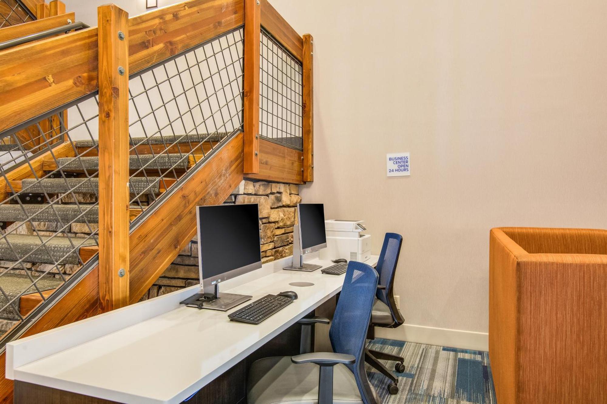 Holiday Inn Express & Suites Custer-Mt Rushmore Exteriör bild
